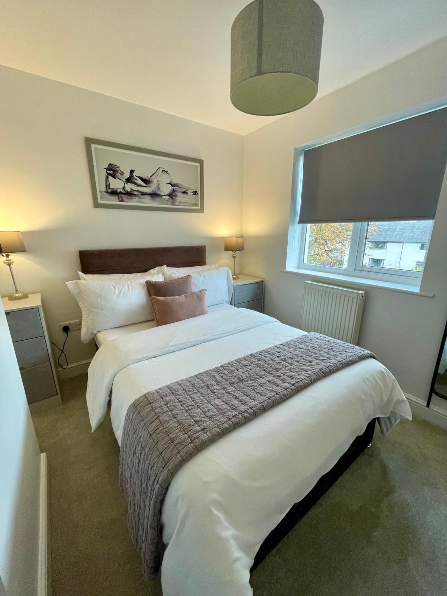 Compact Modern Apartment Single Person Or Couple Only Bangor Kültér fotó