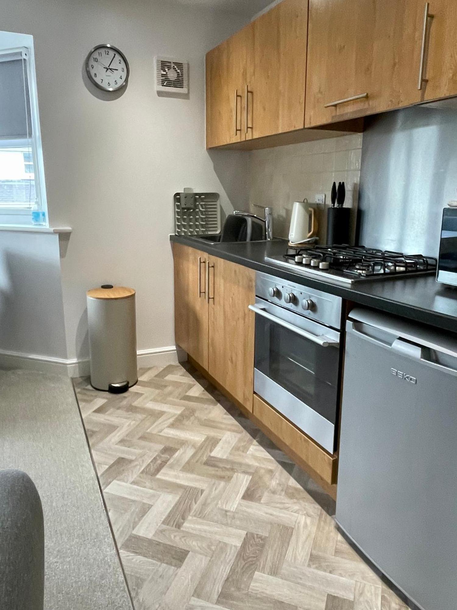 Compact Modern Apartment Single Person Or Couple Only Bangor Kültér fotó