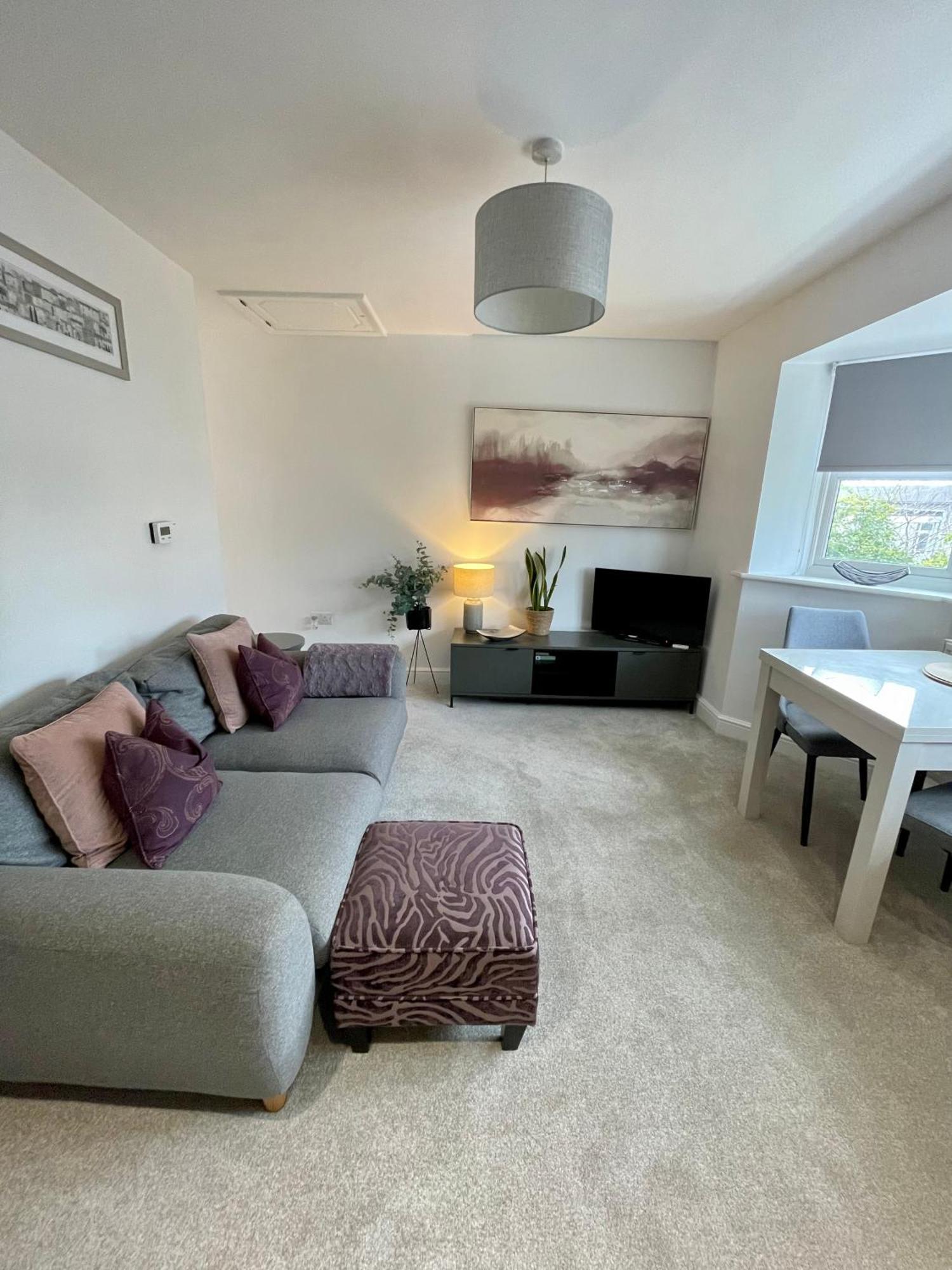 Compact Modern Apartment Single Person Or Couple Only Bangor Kültér fotó